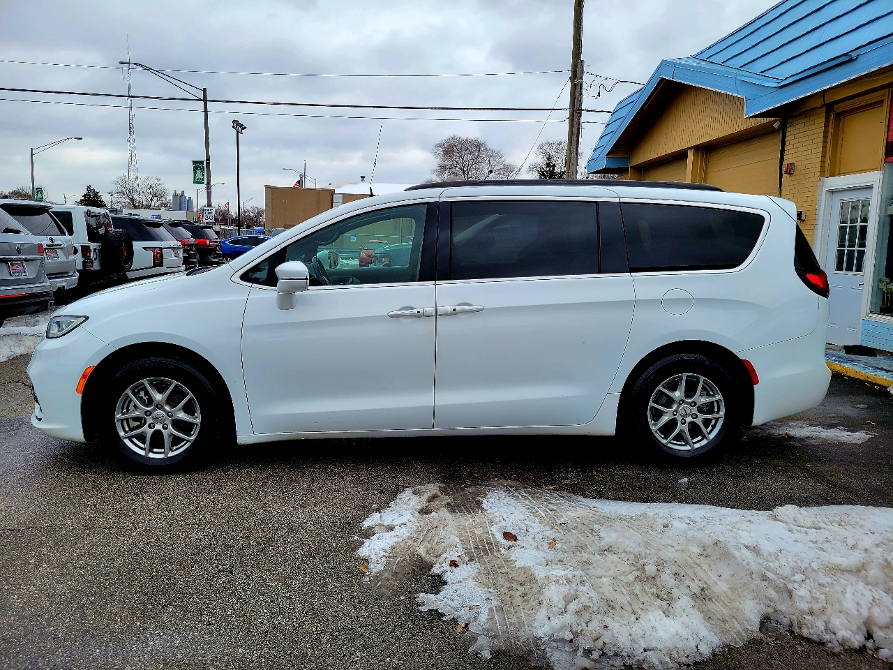2022 Chrysler Pacifica Touring photo 4