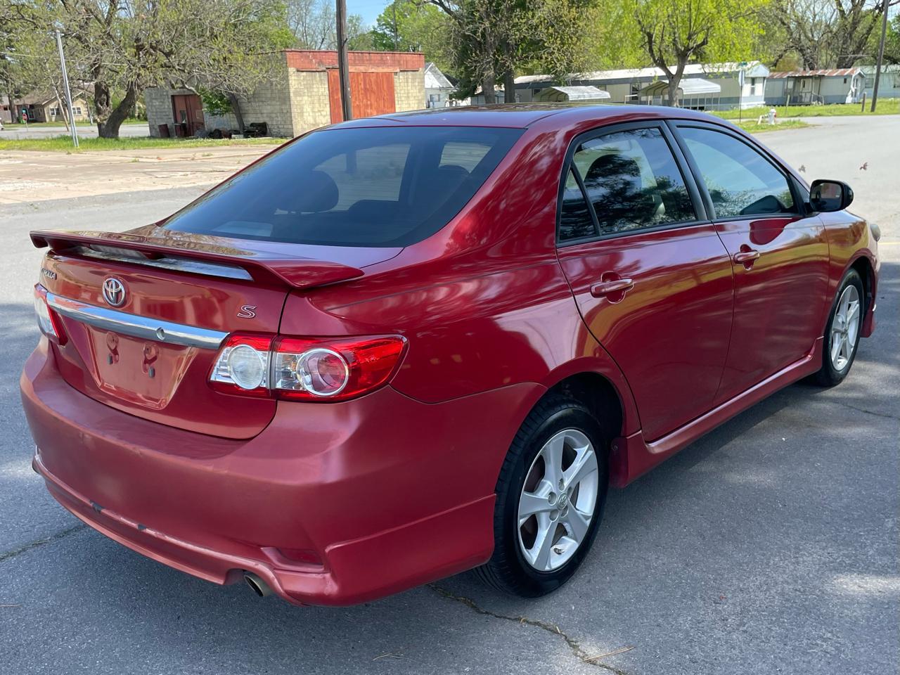 Toyota Corolla S 5-Speed MT 2013
