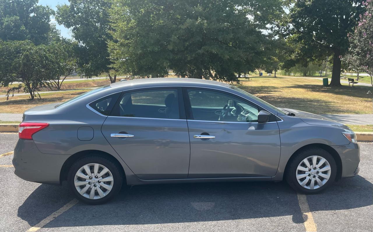 Nissan Sentra S 6MT 2017