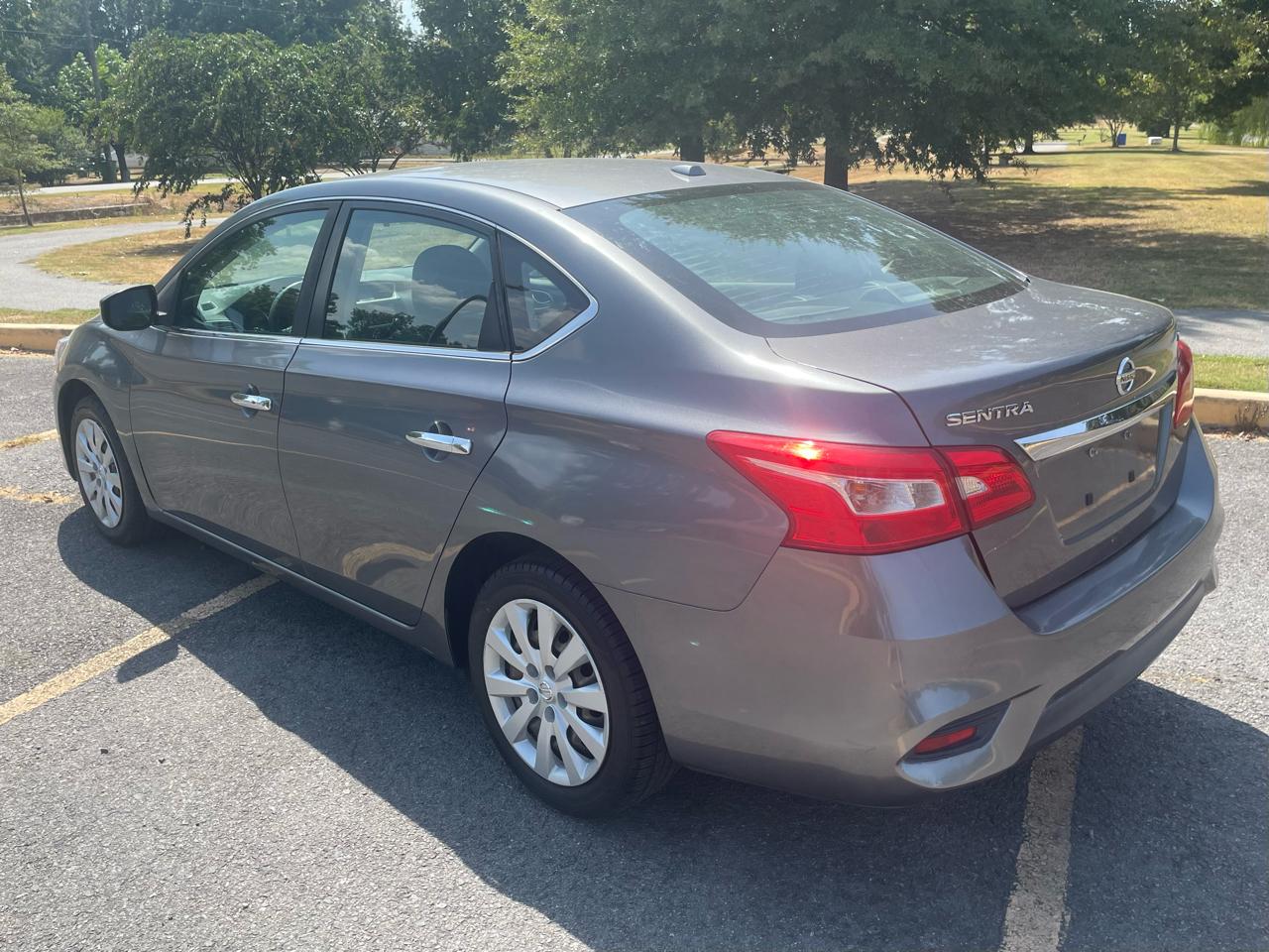 Nissan Sentra S 6MT 2017