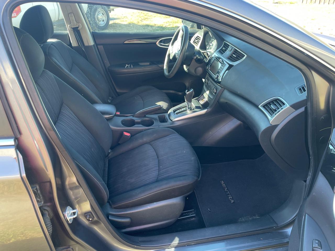 Nissan Sentra S 6MT 2017