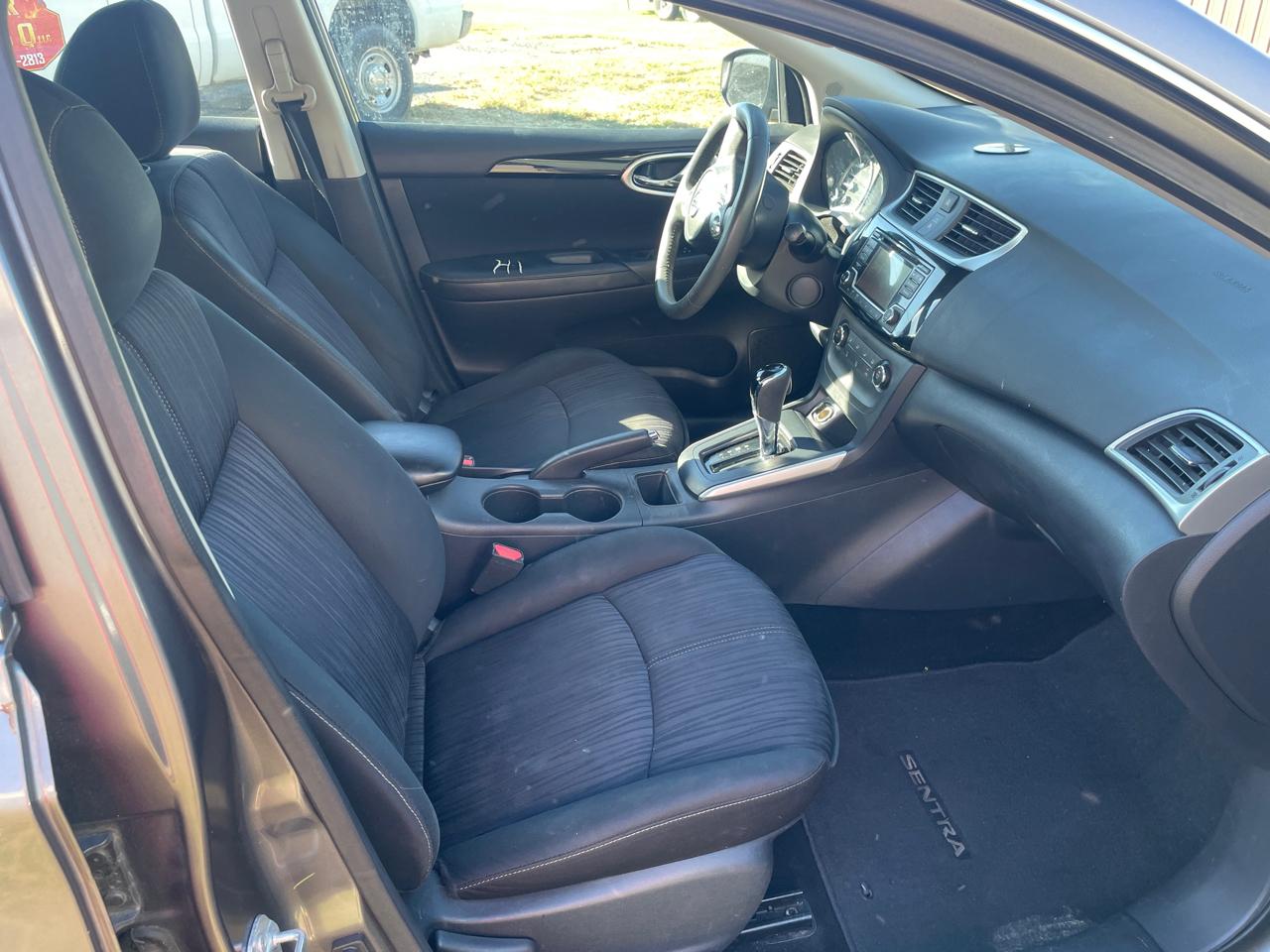 Nissan Sentra S 6MT 2017