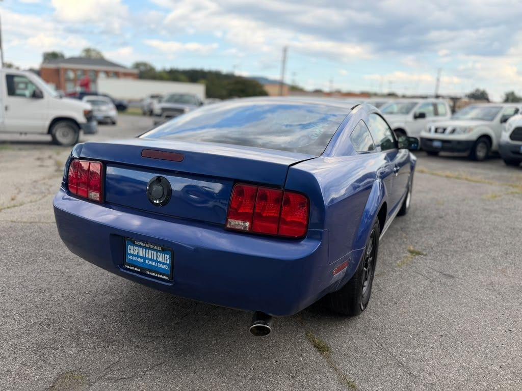Ford Mustang  2005