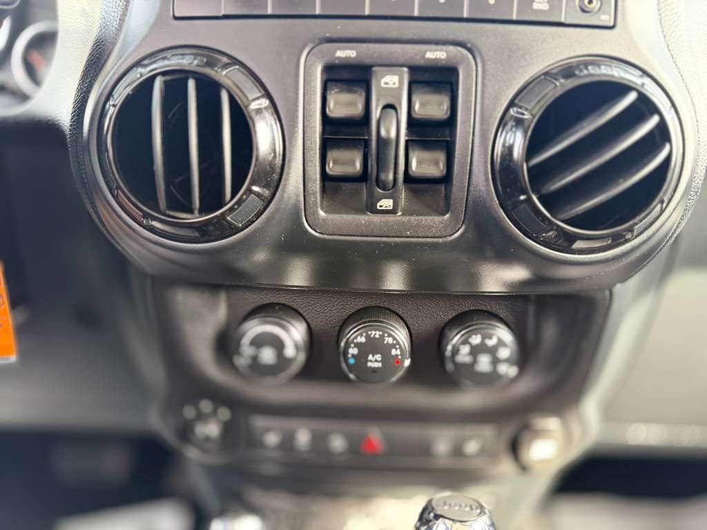 Jeep Wrangler Unlimited  2012