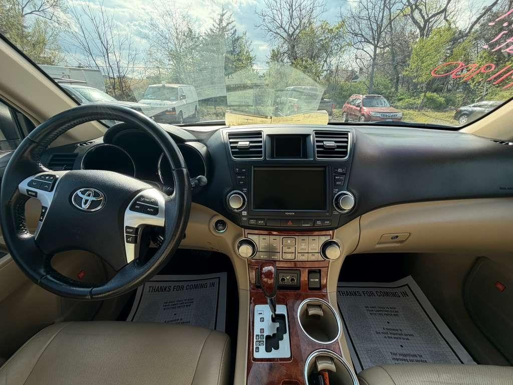 Toyota Highlander  2012