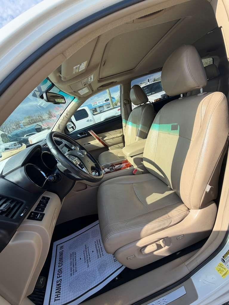 Toyota Highlander  2012