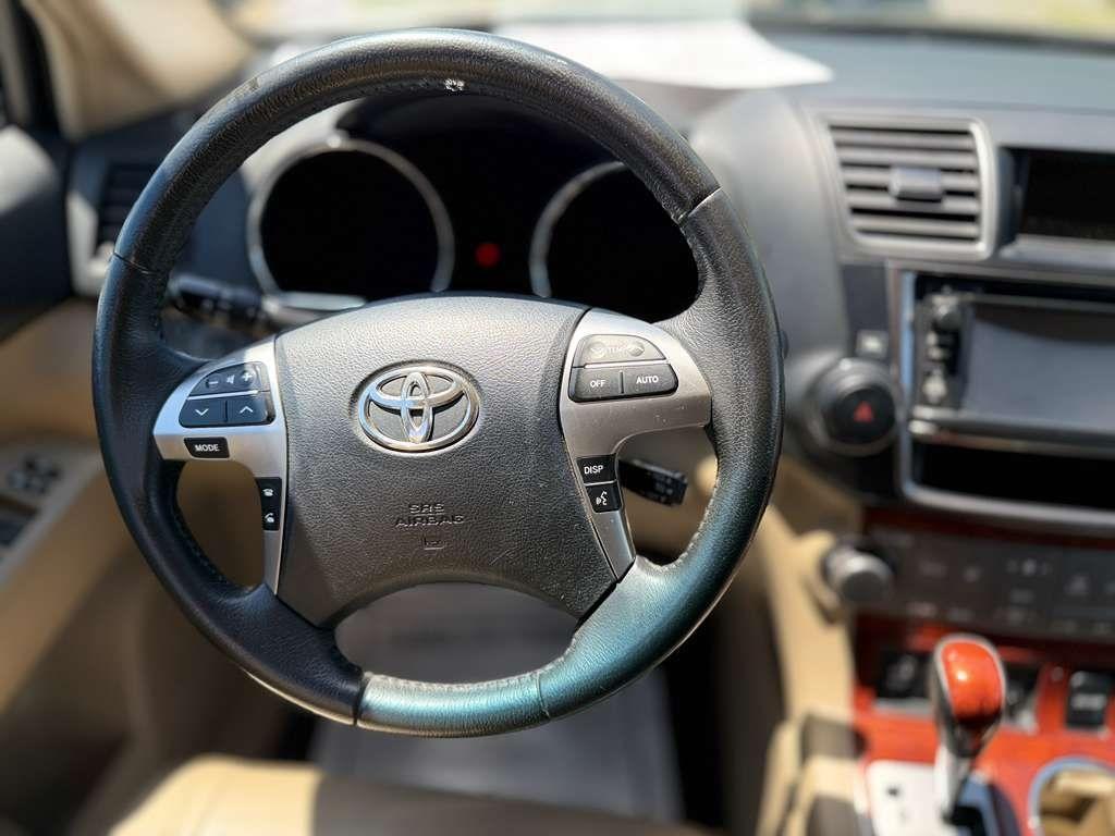 Toyota Highlander  2013