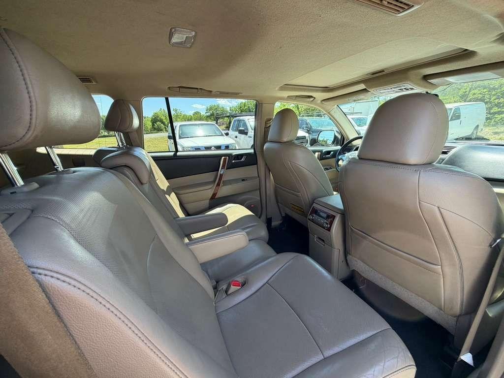 Toyota Highlander  2013