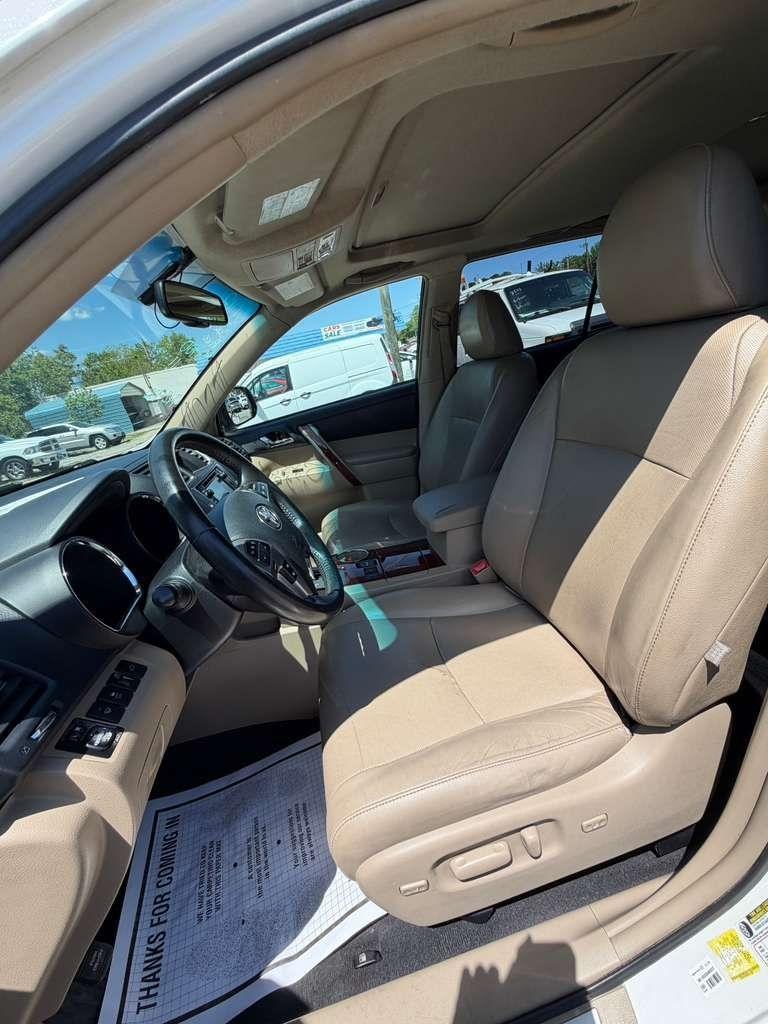 Toyota Highlander  2013