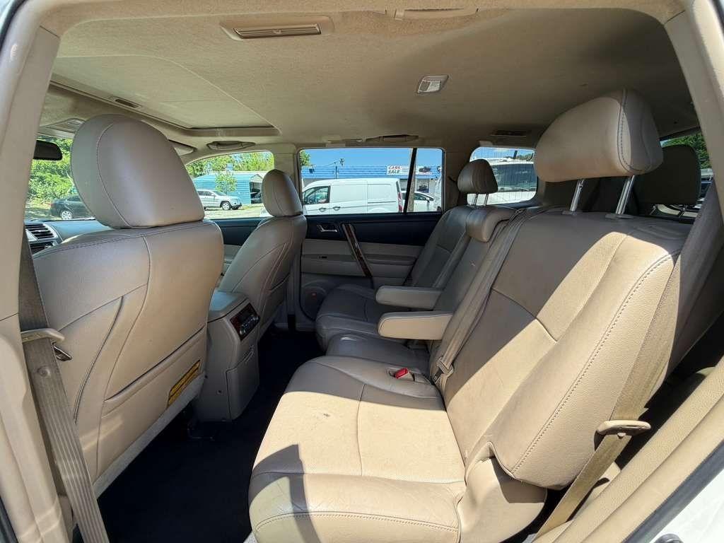 Toyota Highlander  2013
