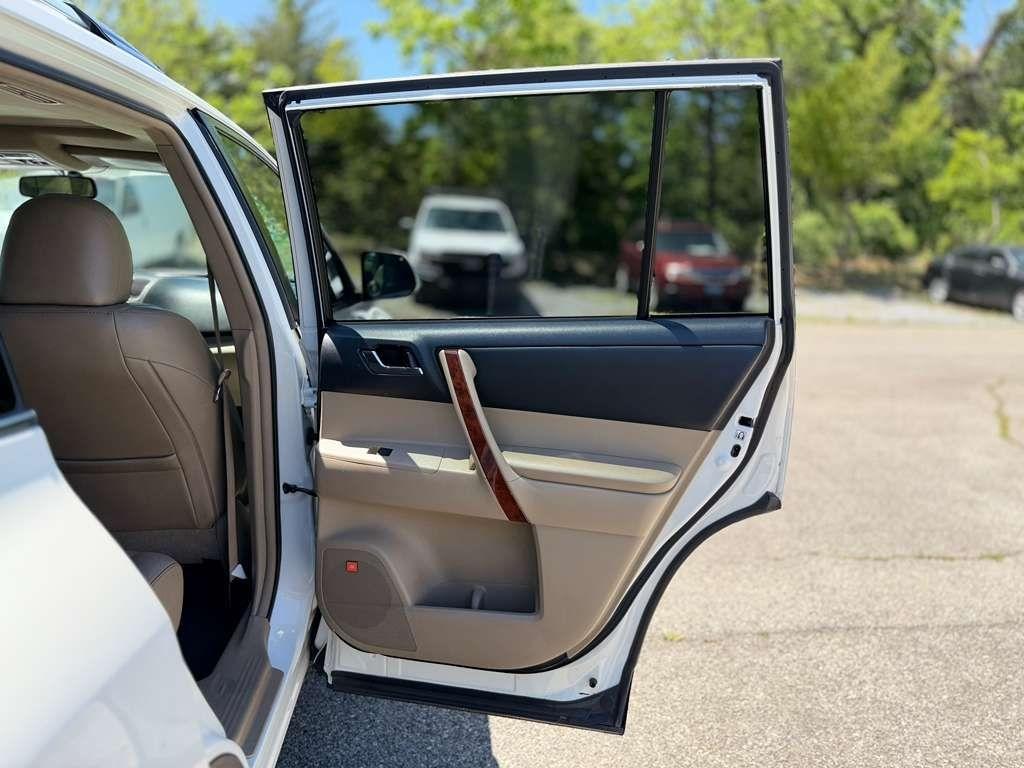 Toyota Highlander  2013