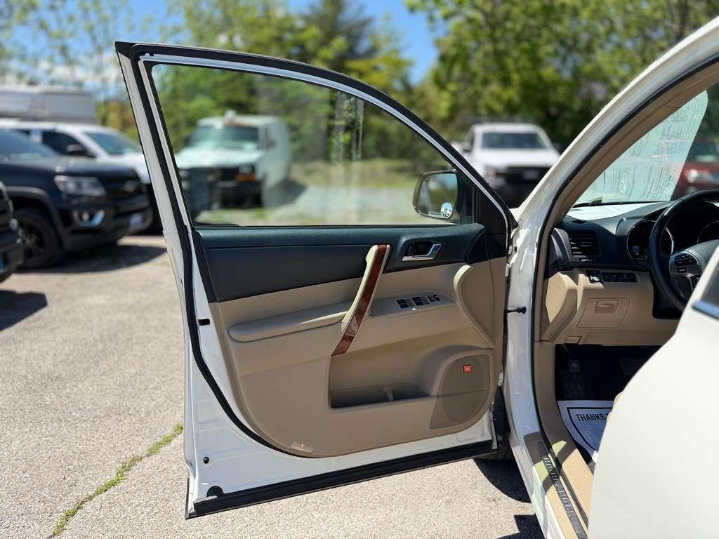 Toyota Highlander  2013