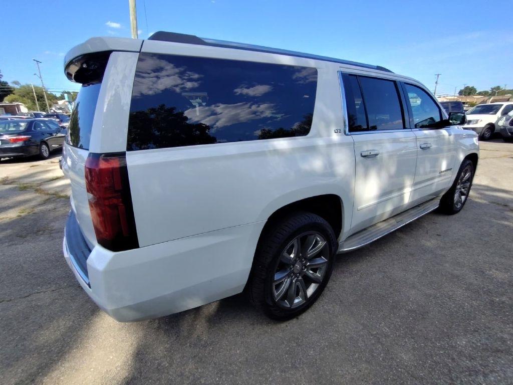 Chevrolet Suburban  2015