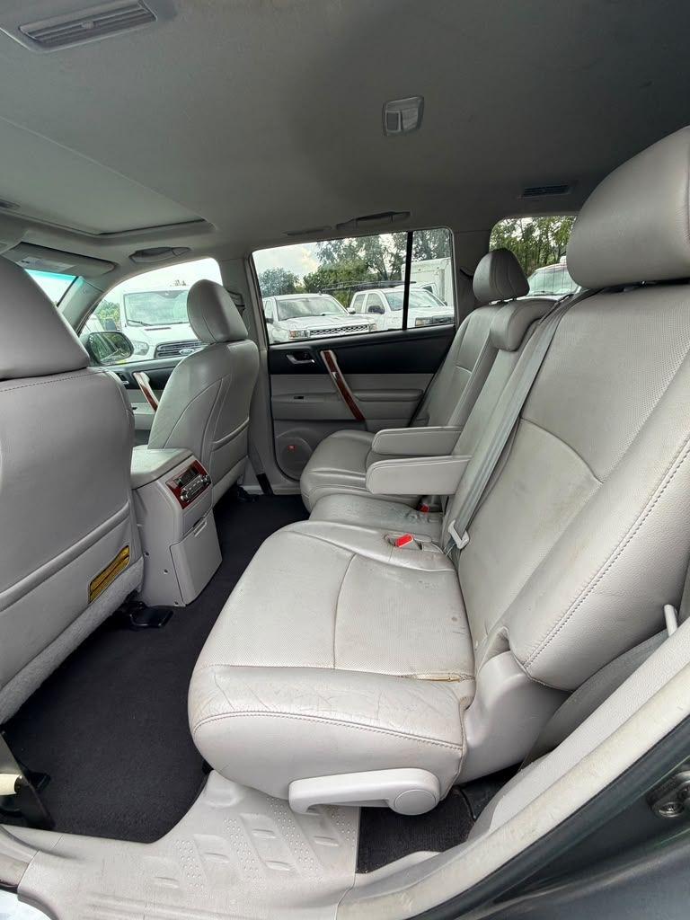 Toyota Highlander  2011