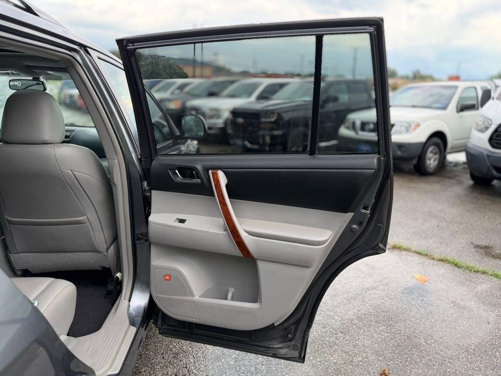 Toyota Highlander  2011