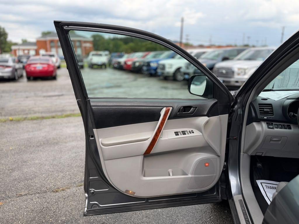 Toyota Highlander  2011