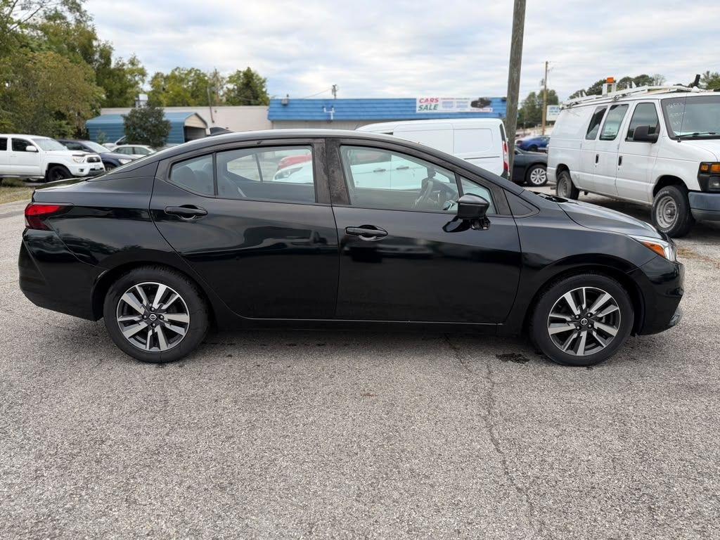 Nissan Versa  2021