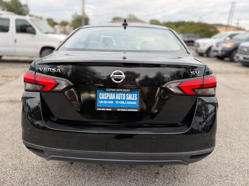 Nissan Versa  2021