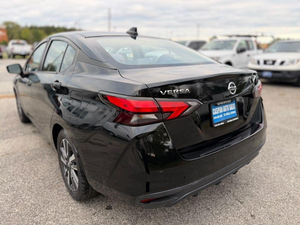 Nissan Versa  2021