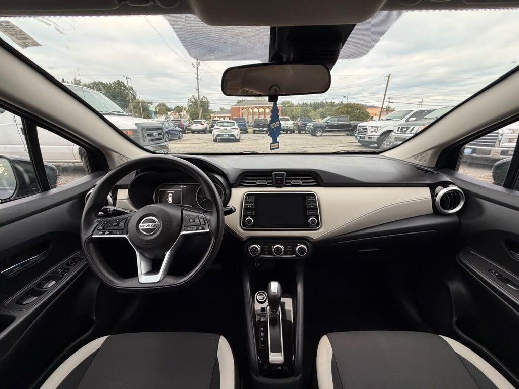 Nissan Versa  2021