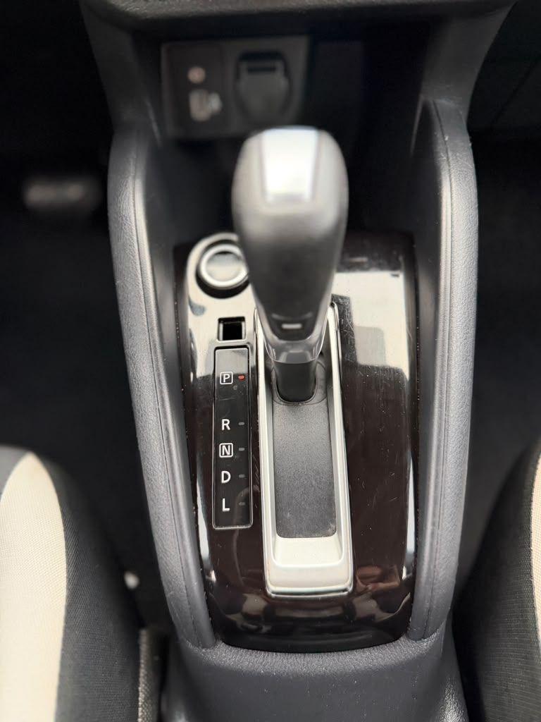 Nissan Versa  2021