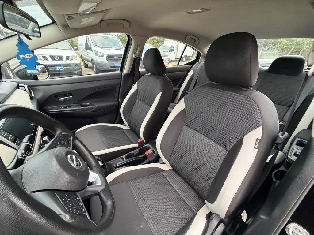 Nissan Versa  2021