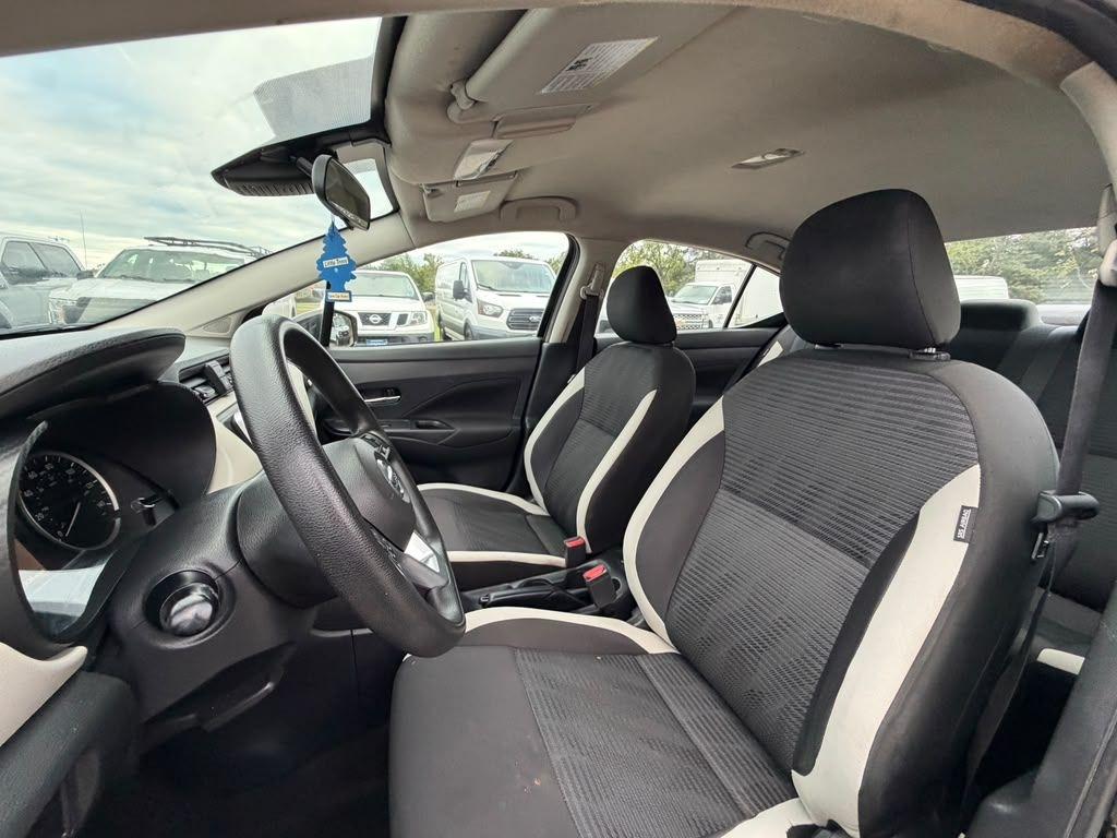 Nissan Versa  2021