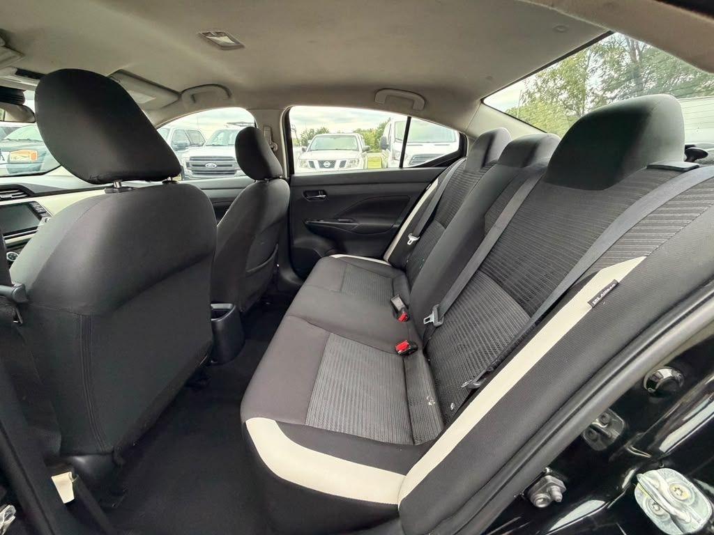 Nissan Versa  2021