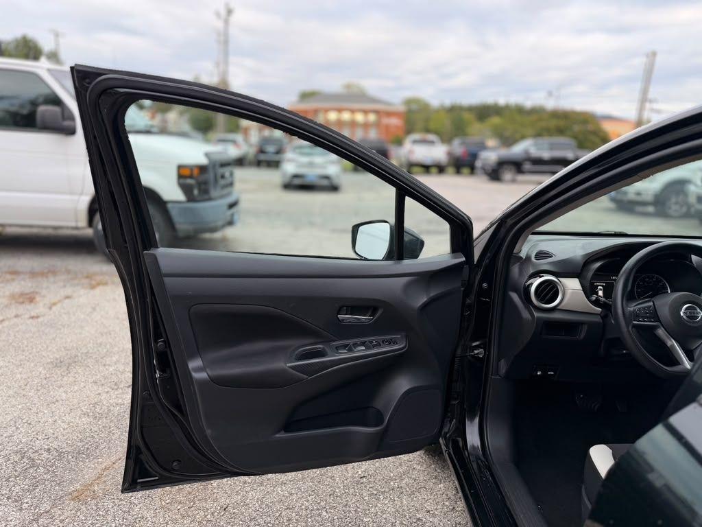 Nissan Versa  2021