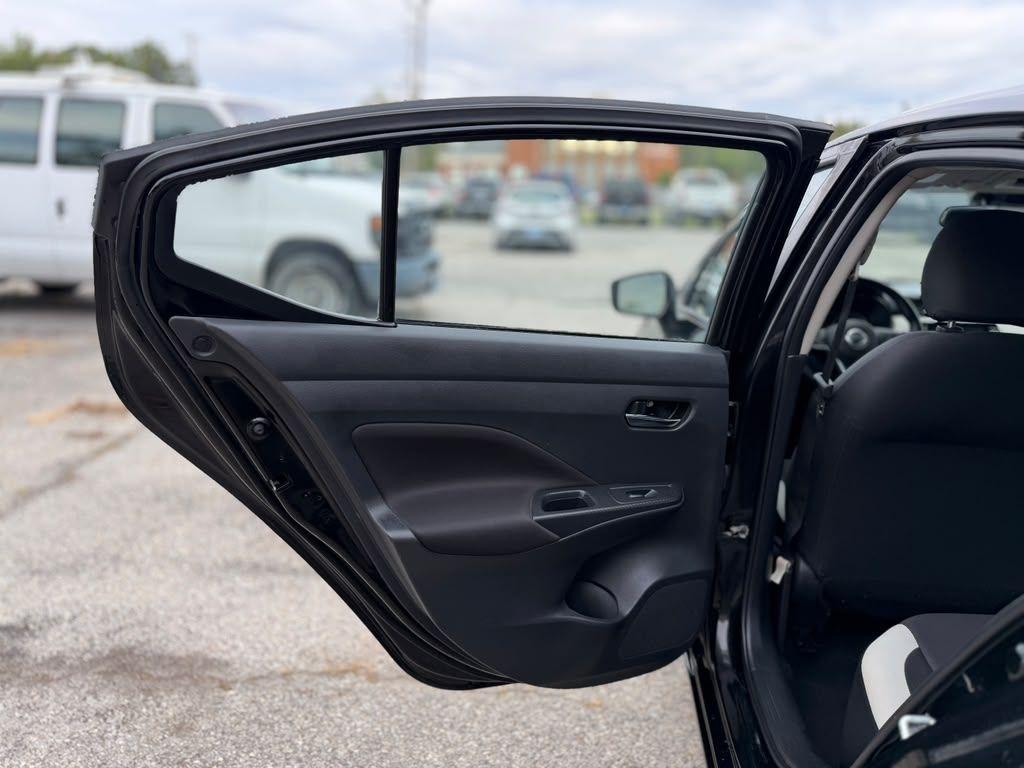 Nissan Versa  2021