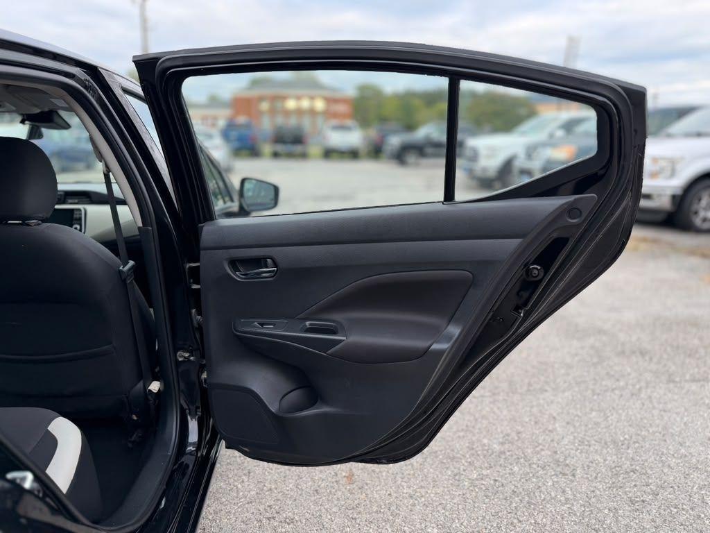 Nissan Versa  2021