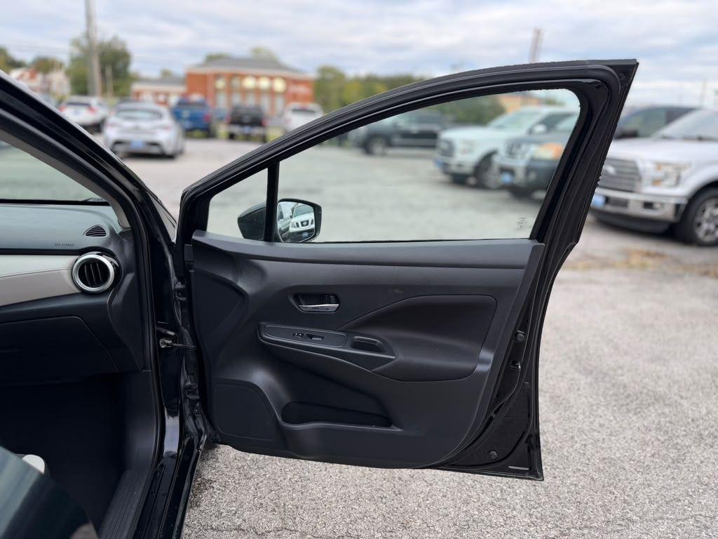 Nissan Versa  2021