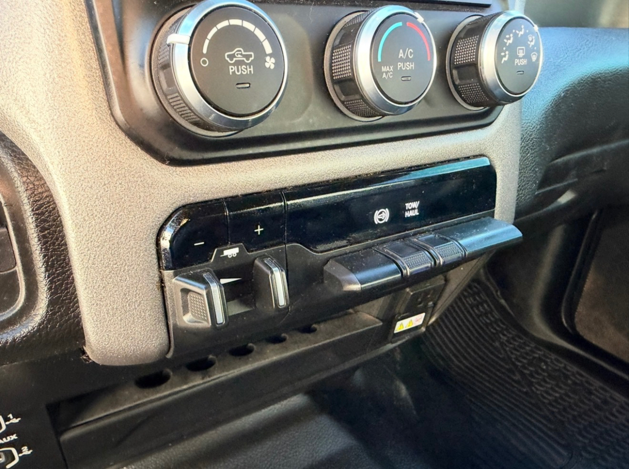 RAM 3500 Tradesman Crew Cab 4WD 2022