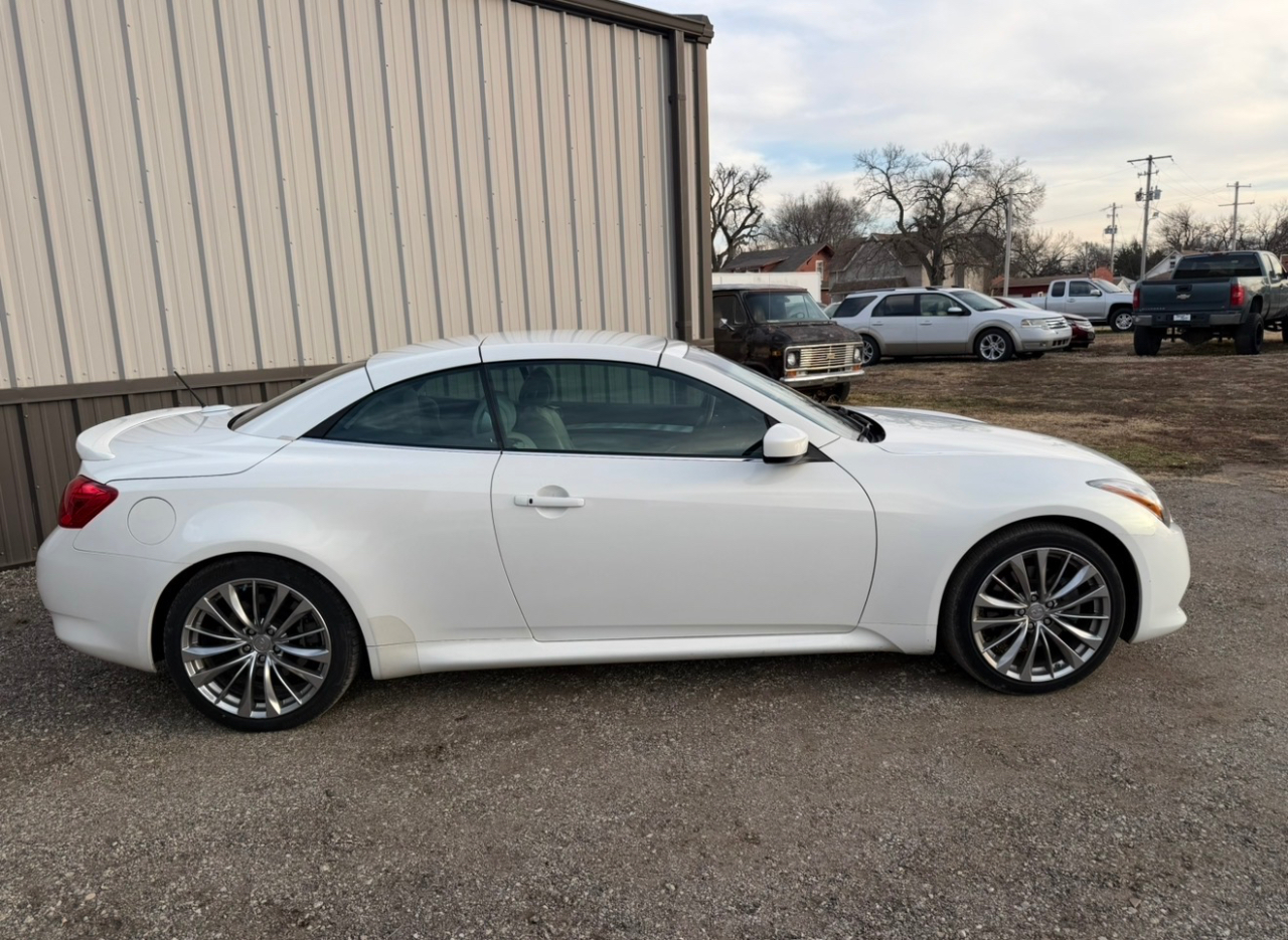 Infiniti G Convertible Base 2011