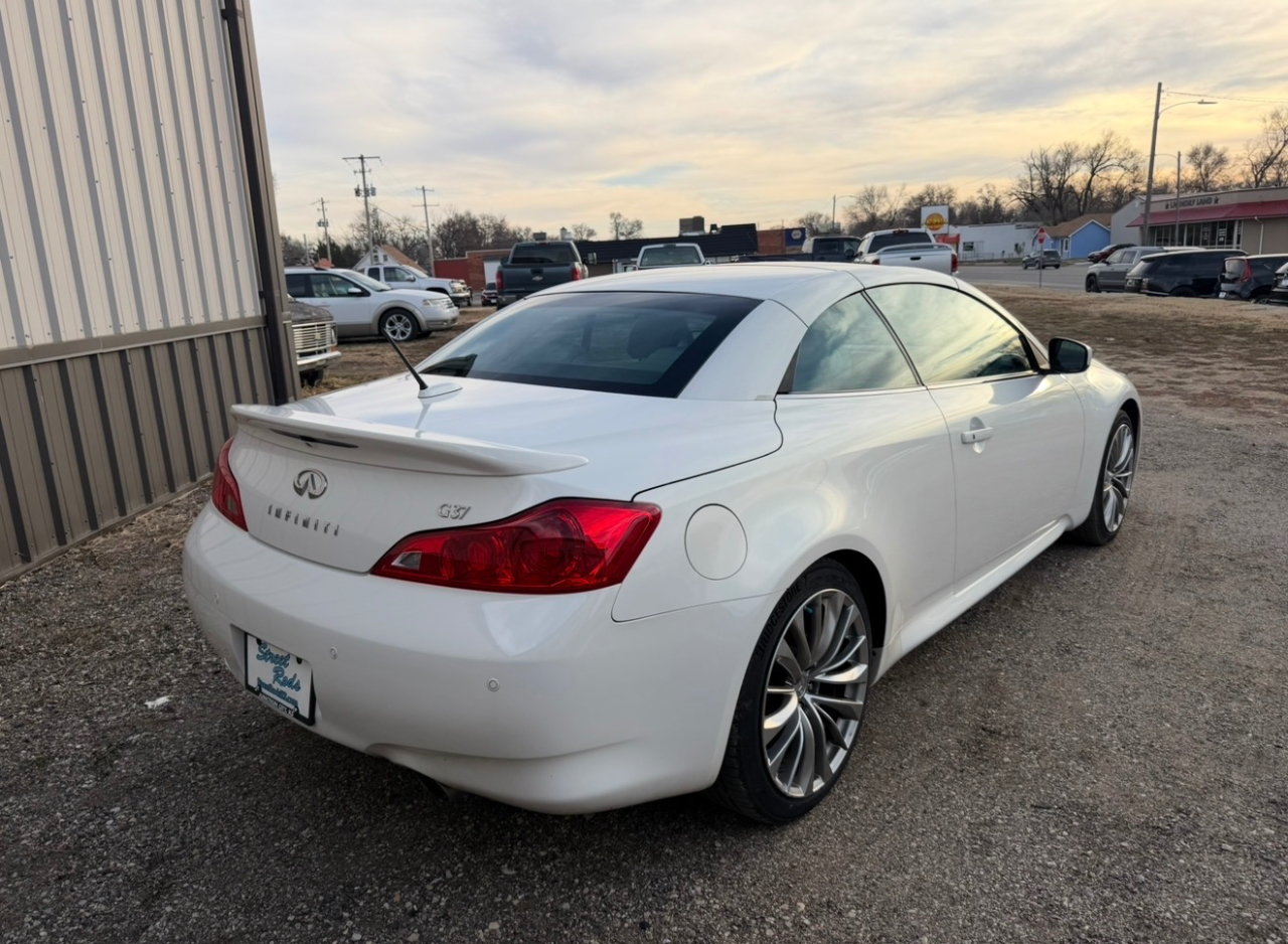 Infiniti G Convertible Base 2011