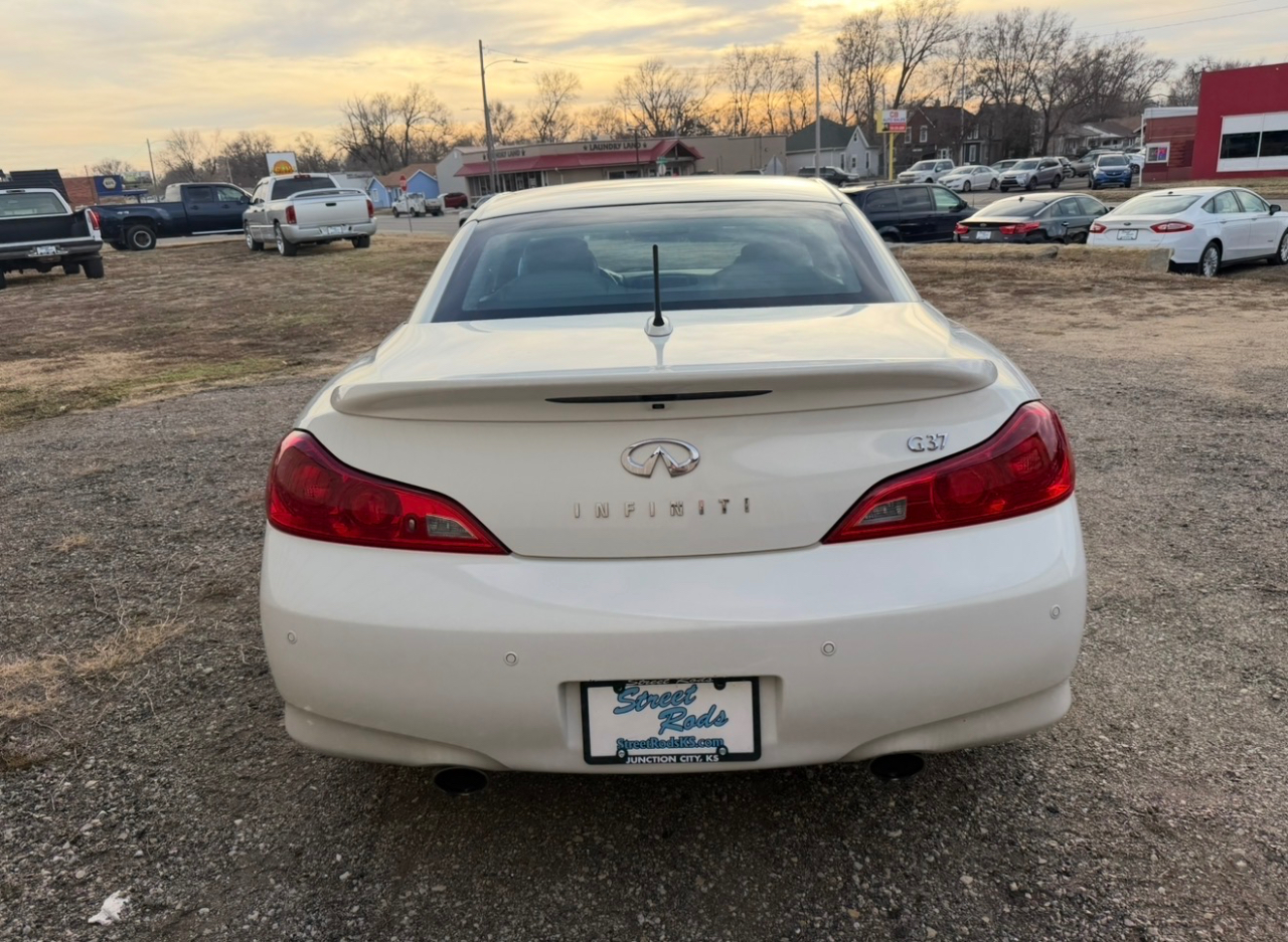 Infiniti G Convertible Base 2011