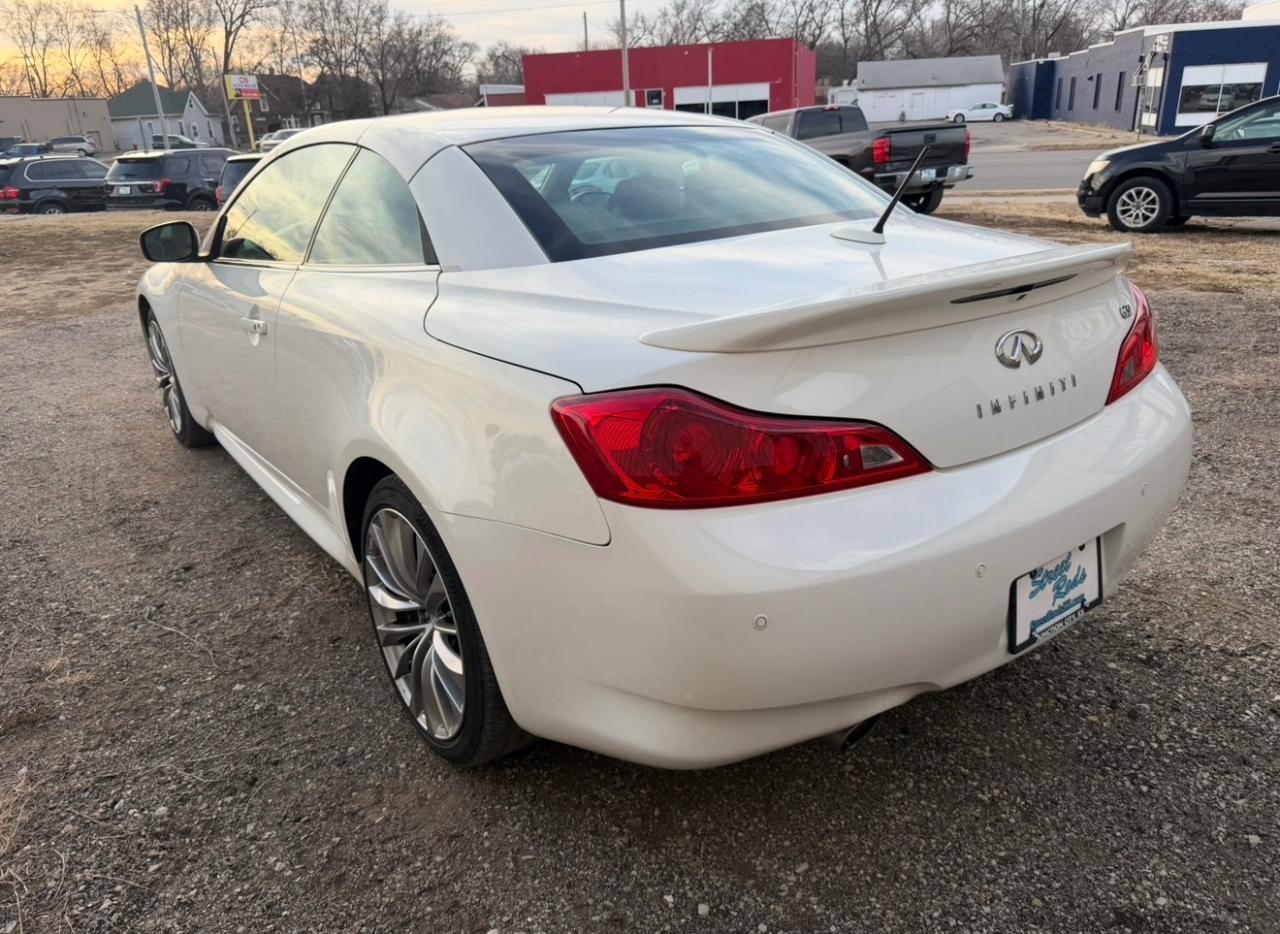 Infiniti G Convertible Base 2011