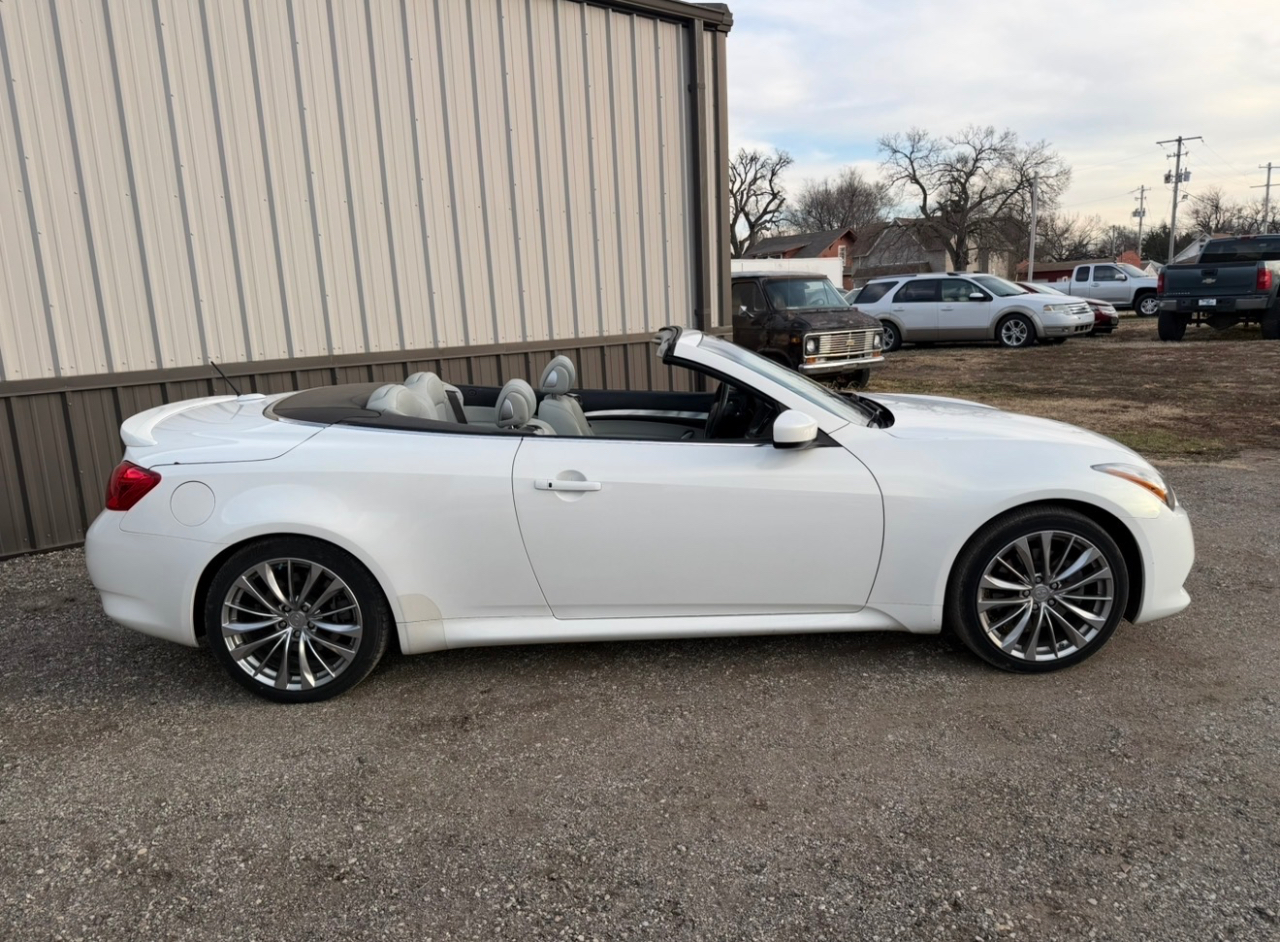 Infiniti G Convertible Base 2011