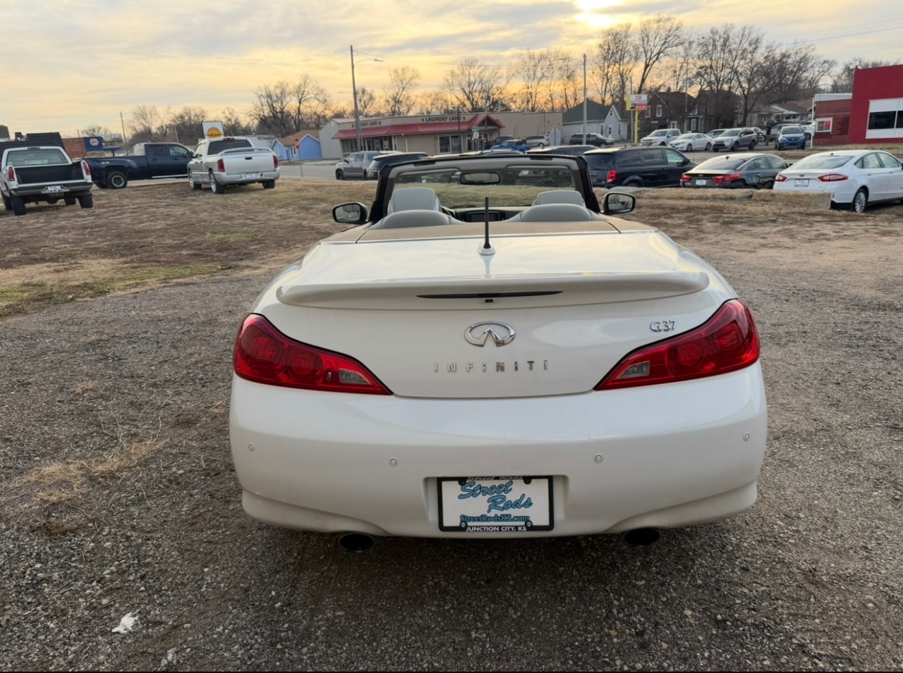 Infiniti G Convertible Base 2011
