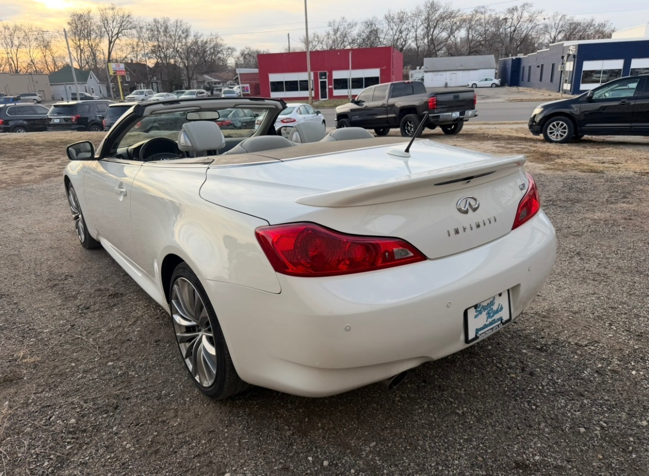 Infiniti G Convertible Base 2011