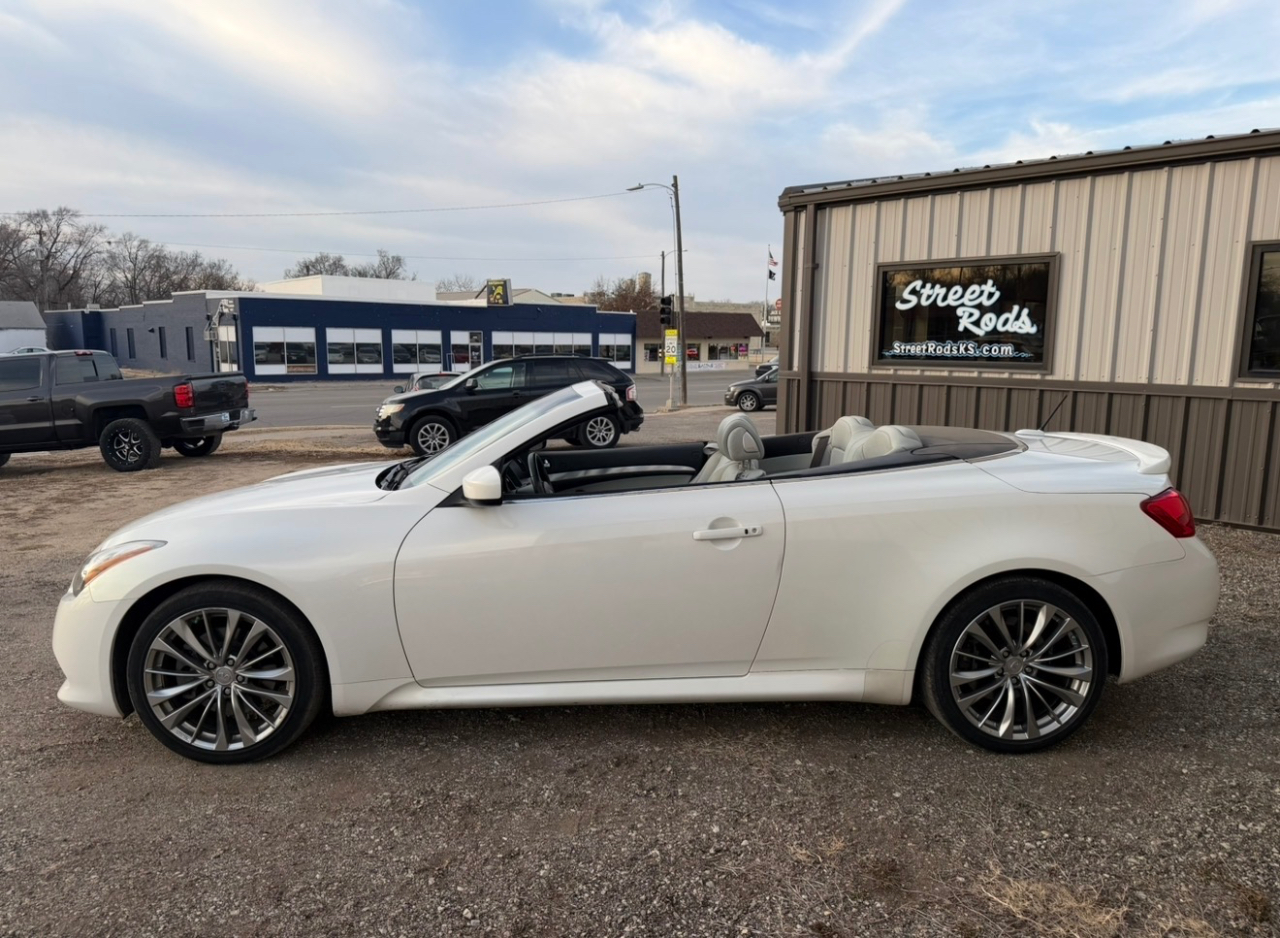 Infiniti G Convertible Base 2011