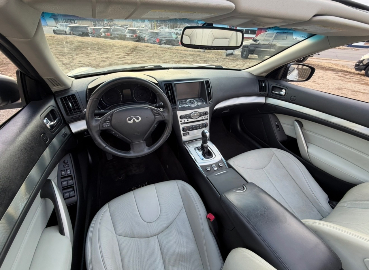Infiniti G Convertible Base 2011