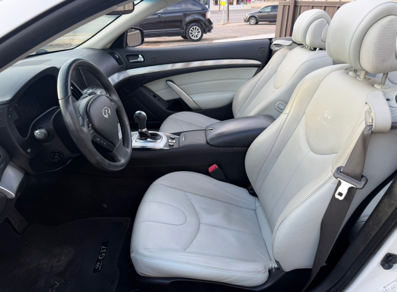 Infiniti G Convertible Base 2011