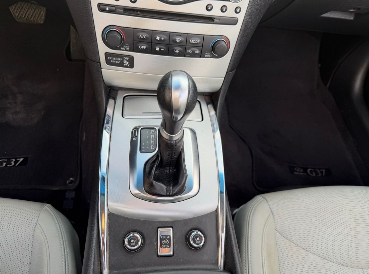 Infiniti G Convertible Base 2011