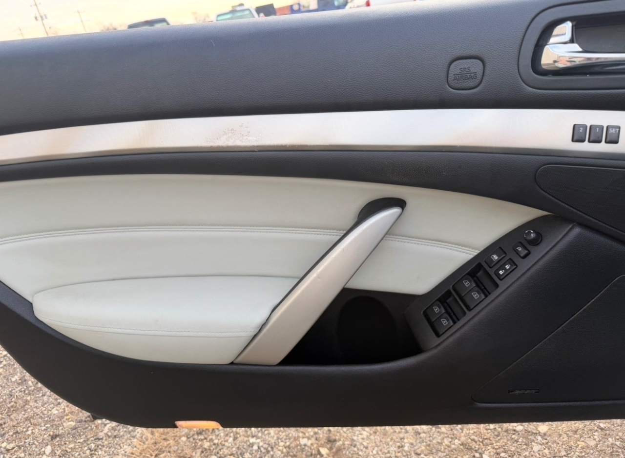 Infiniti G Convertible Base 2011