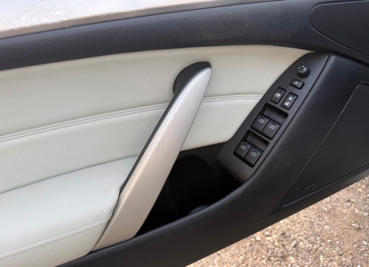 Infiniti G Convertible Base 2011