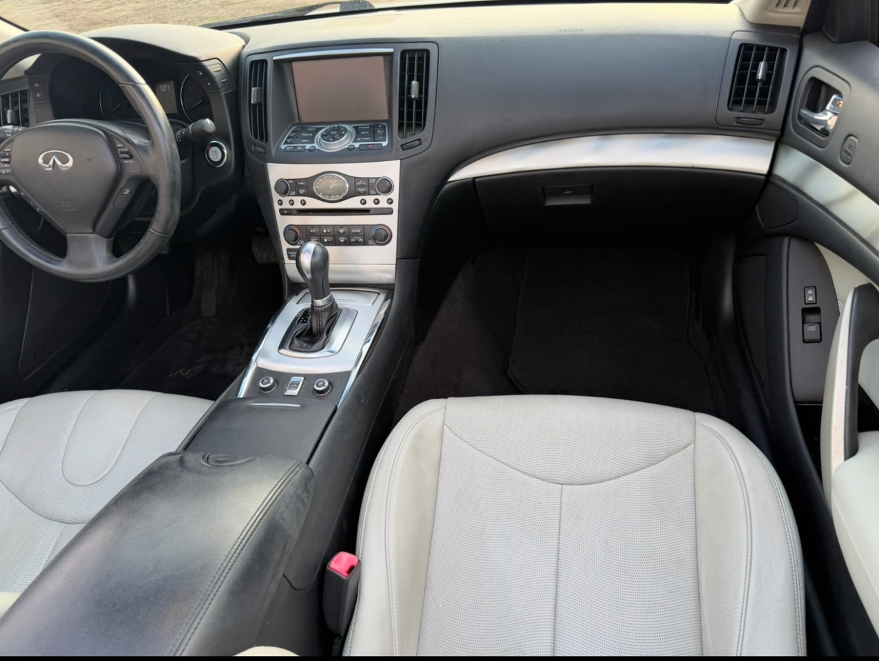 Infiniti G Convertible Base 2011