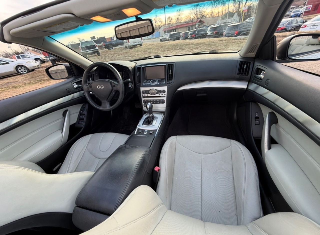 Infiniti G Convertible Base 2011