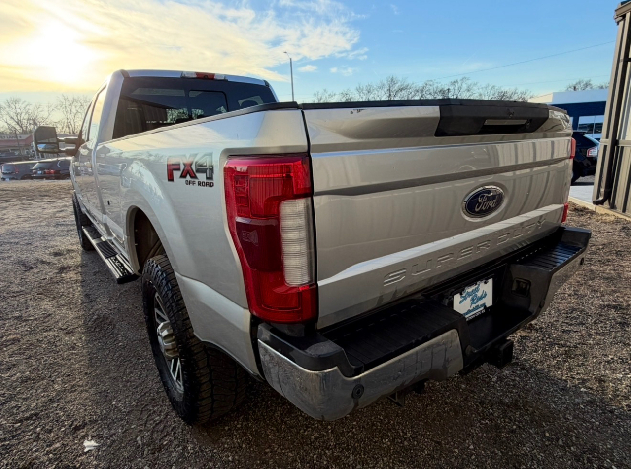 Ford F-350 SD Lariat Crew Cab 4WD 2017