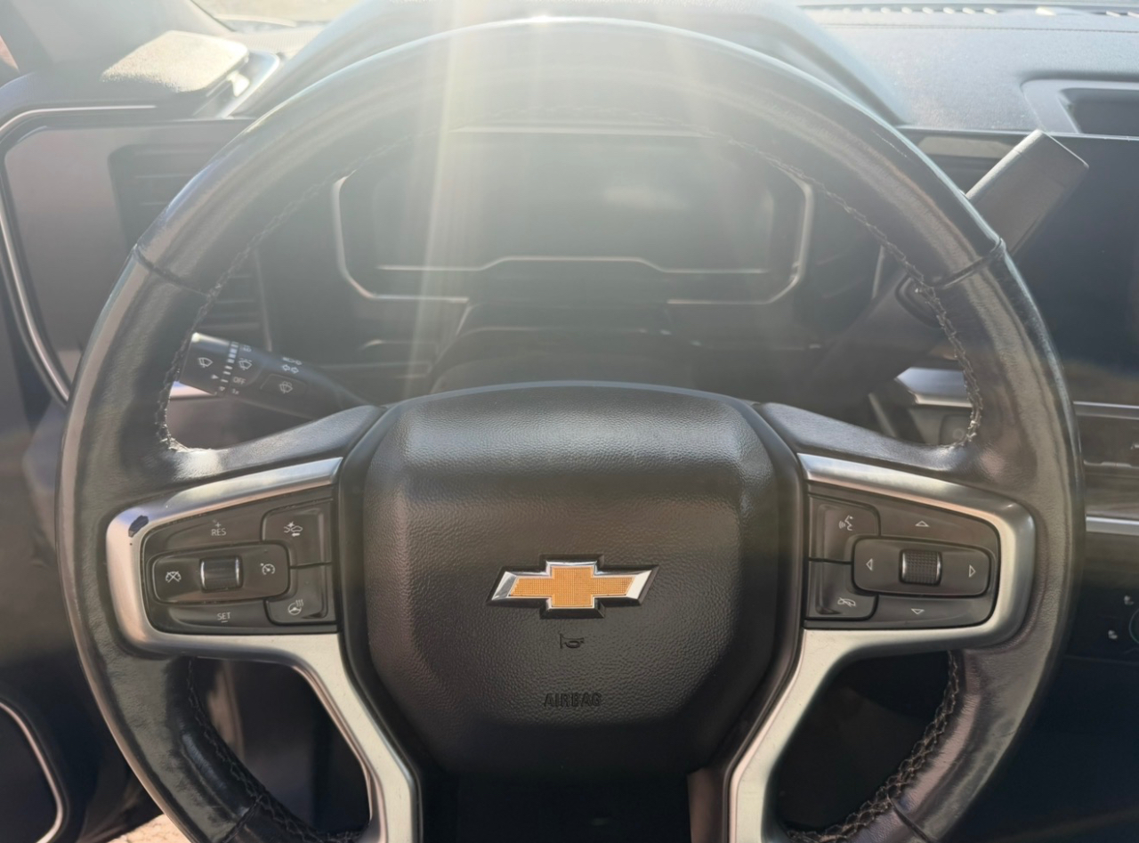 Chevrolet Silverado 1500 LT Crew Cab 4WD 2022